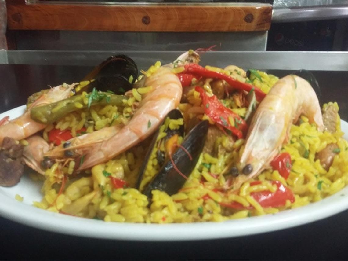 Salón Puebla, cantina con tradición en Santa María La Ribera