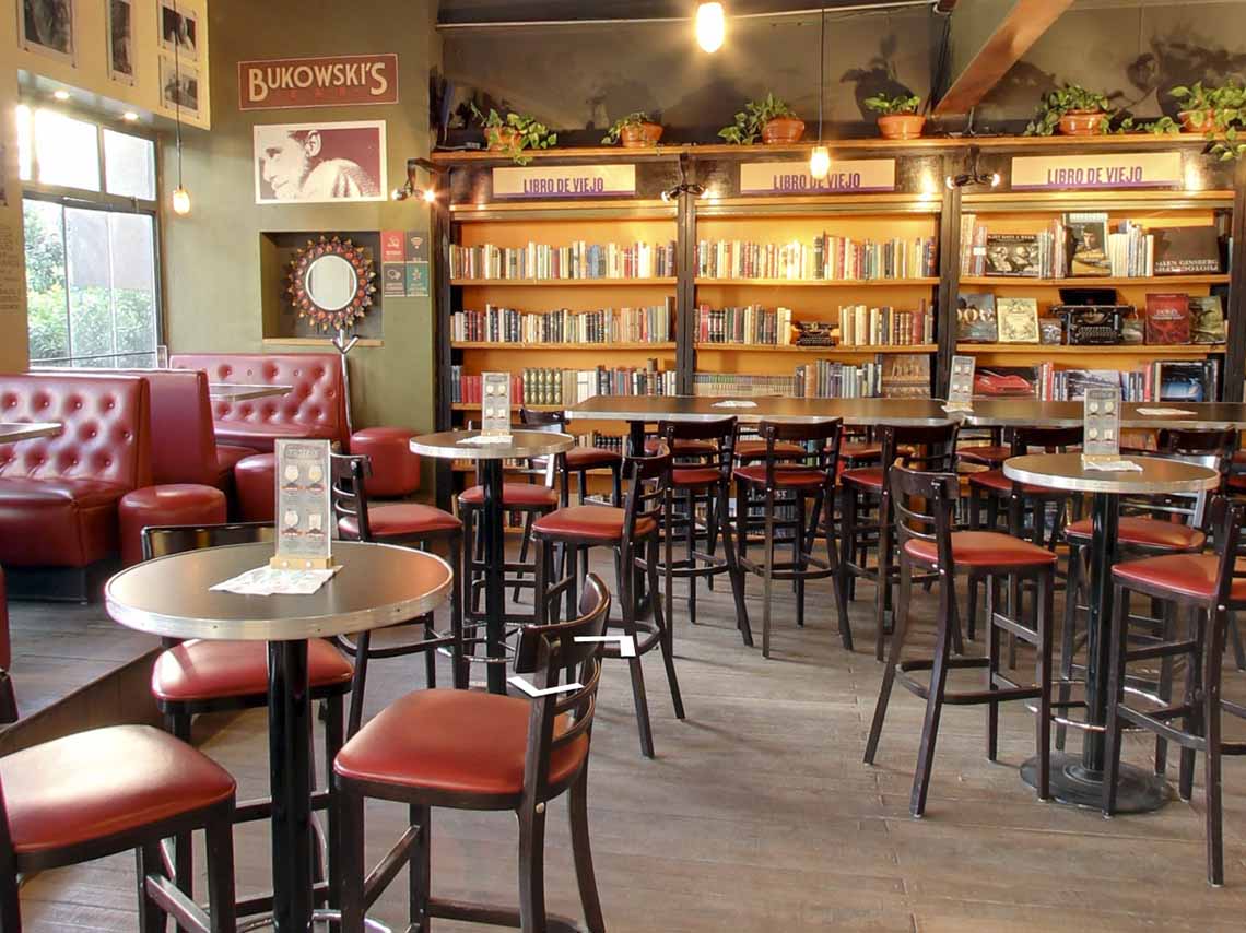 Bar Bukowski, bohemios inspirados por el alcohol 