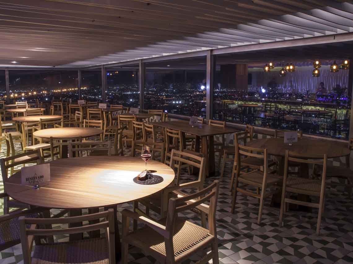 Miralto: Restaurante con vista panorámica en la Torre Latino